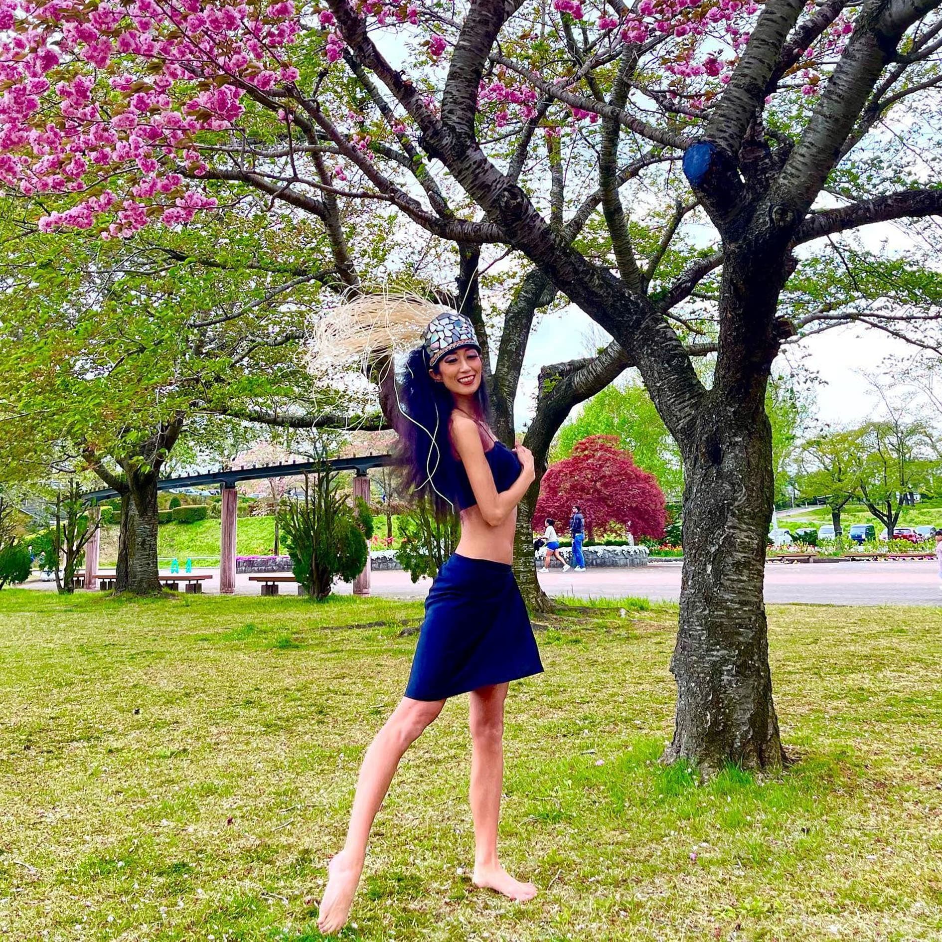  階上出身　タヒチアンダンス教室aoreva代表、八戸きれい海ライオンズクラブ会員　天野よしこさん　30代の写真2