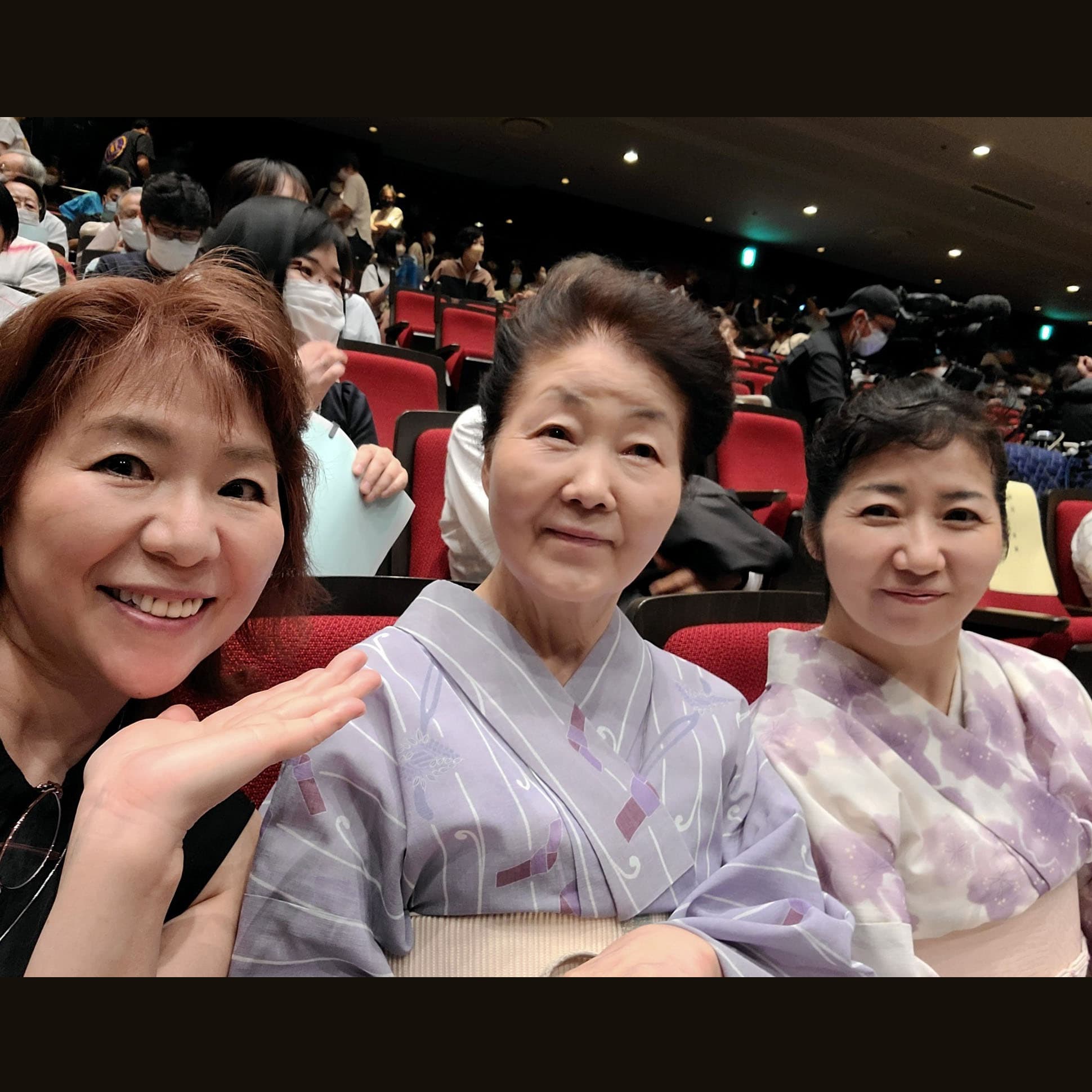 八戸市出身 八戸市文化協会会長 泉紫峰さん 80代
泉流師範 泉彩菜さん 50代