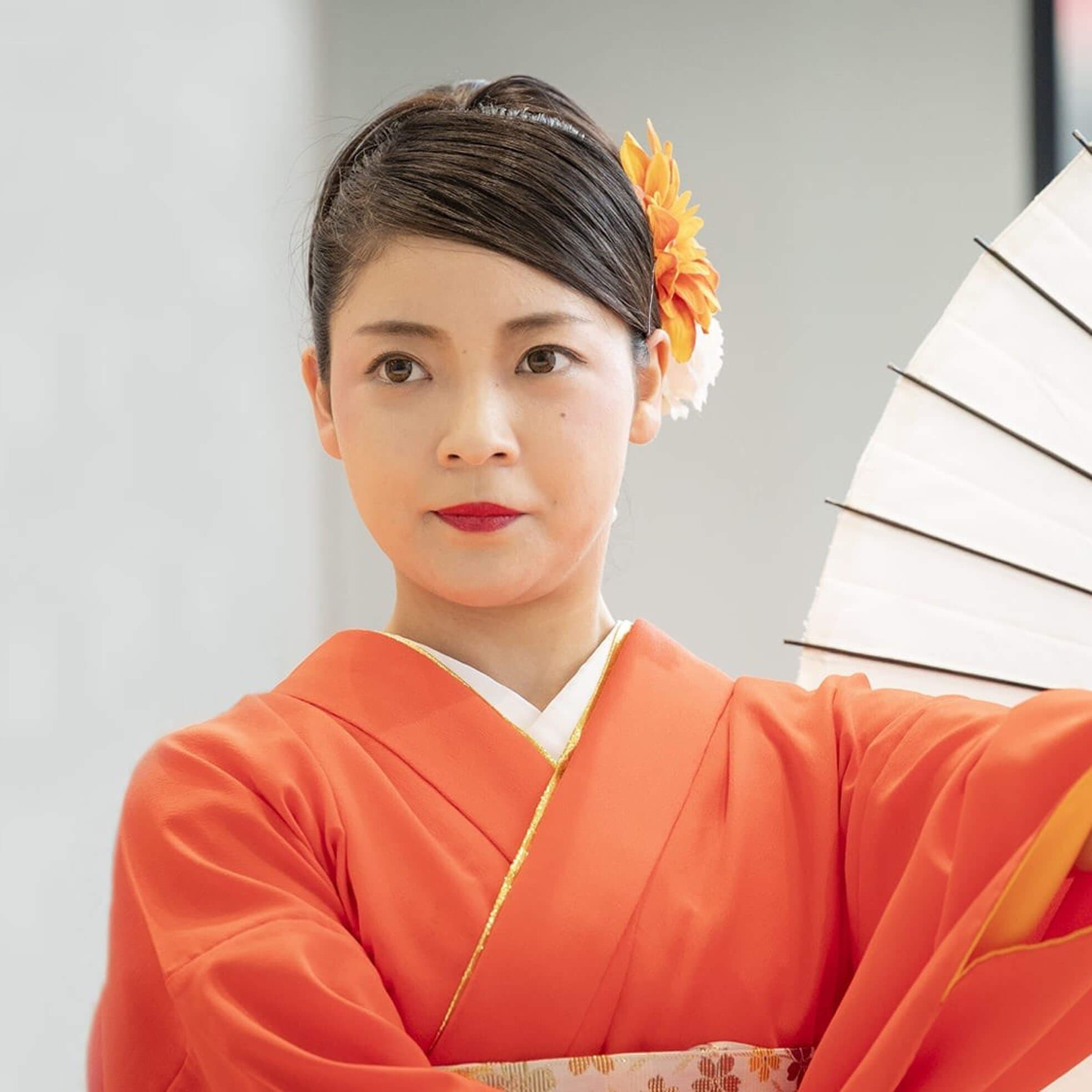 青森県第52代手踊り名人位 泉山華澄さん
第46代手踊り名人位 藤本麻維さん
第47代名人位 泉山千夏さん