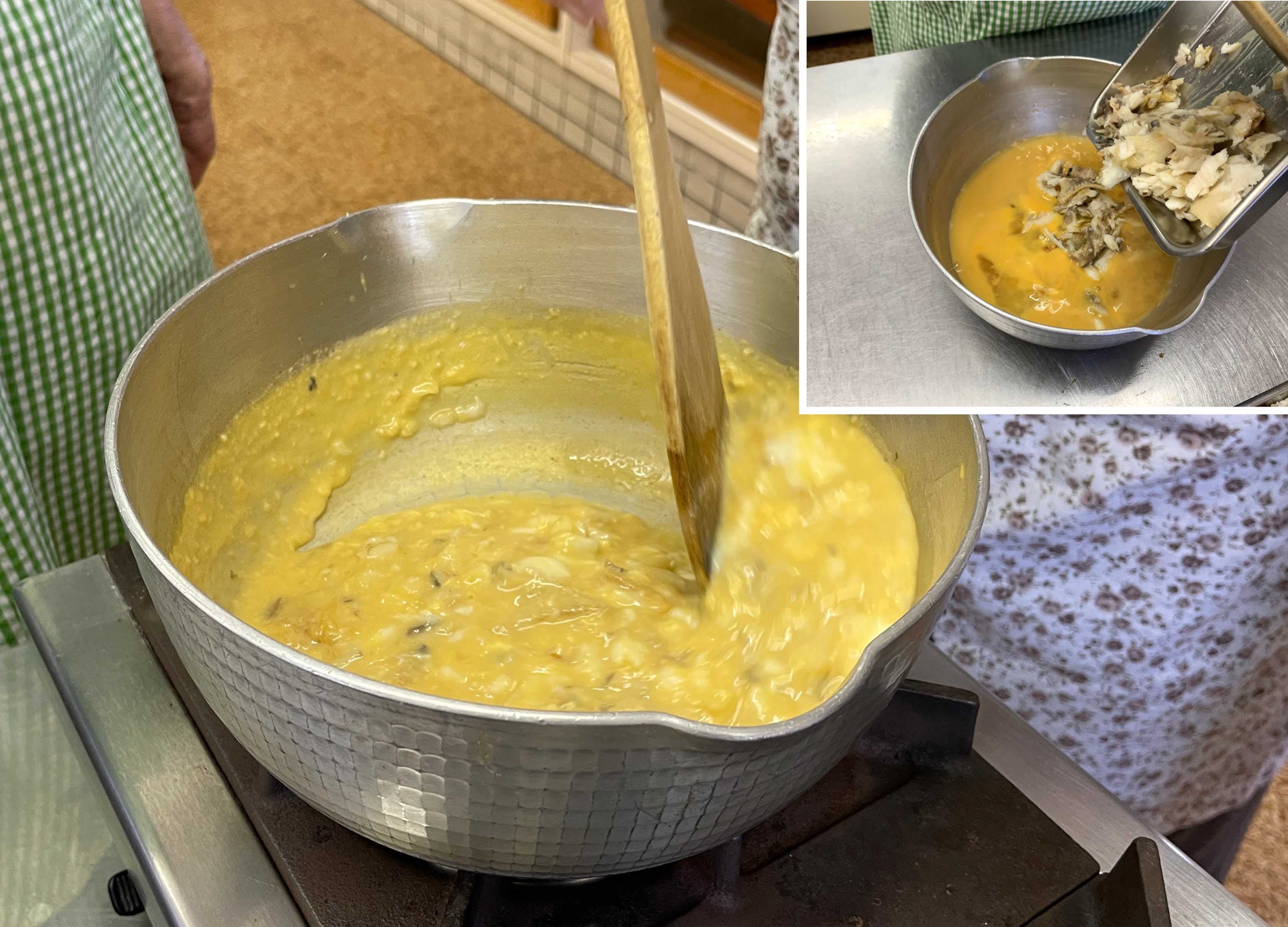 焦げたり、固まりにならないように、鍋に沿って木べらをゆっくり回しながら。