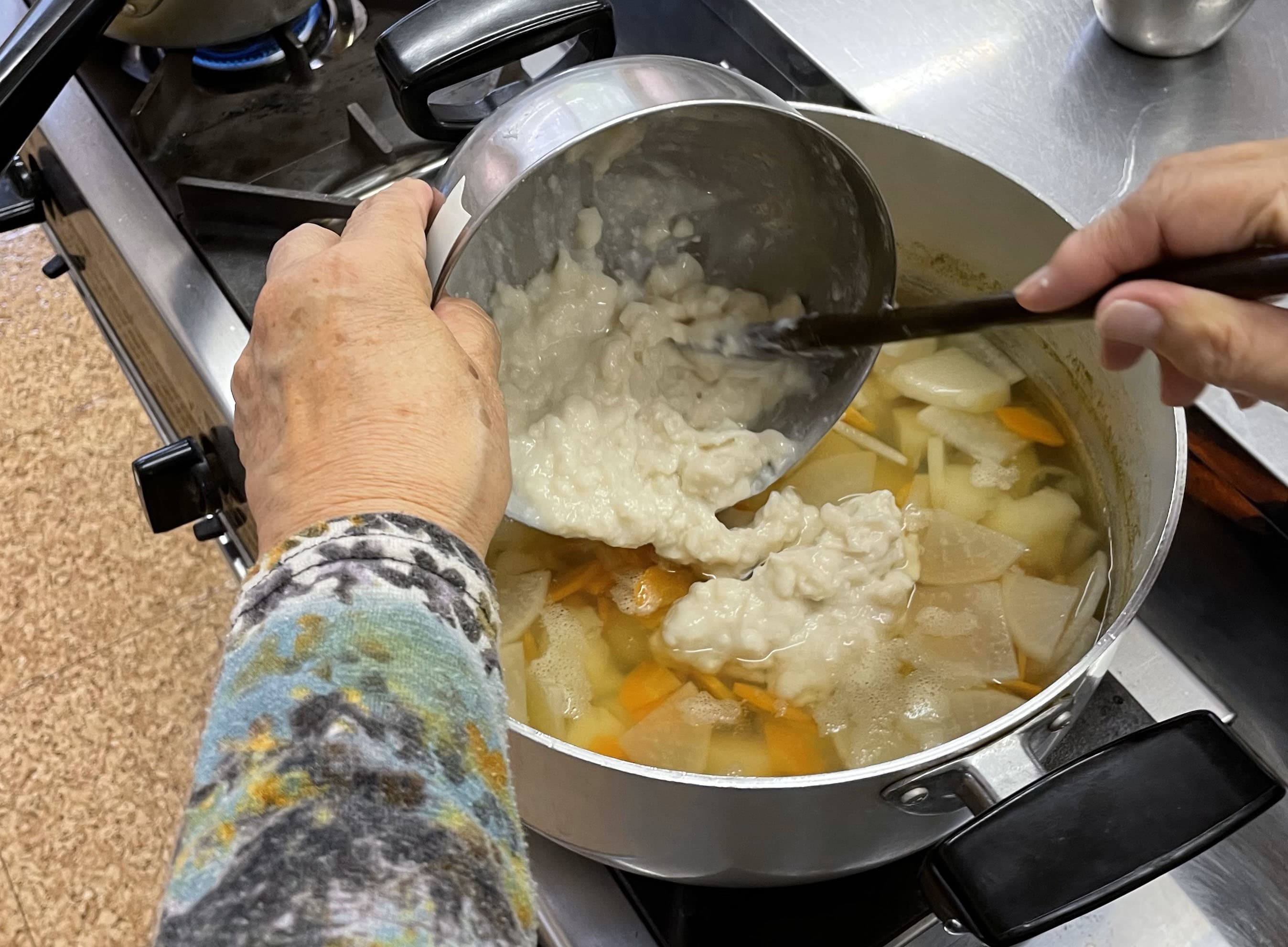 塩は鮭の塩分によっては、入れない時もある。